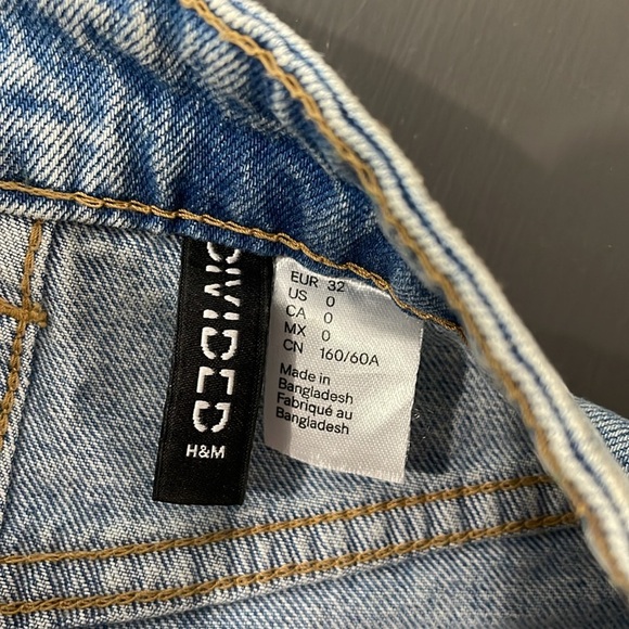 H&M Divided High Waisted Denim Jean Shorts Blue Distressed Hem Worn In Size 0 - Picture 7 of 10